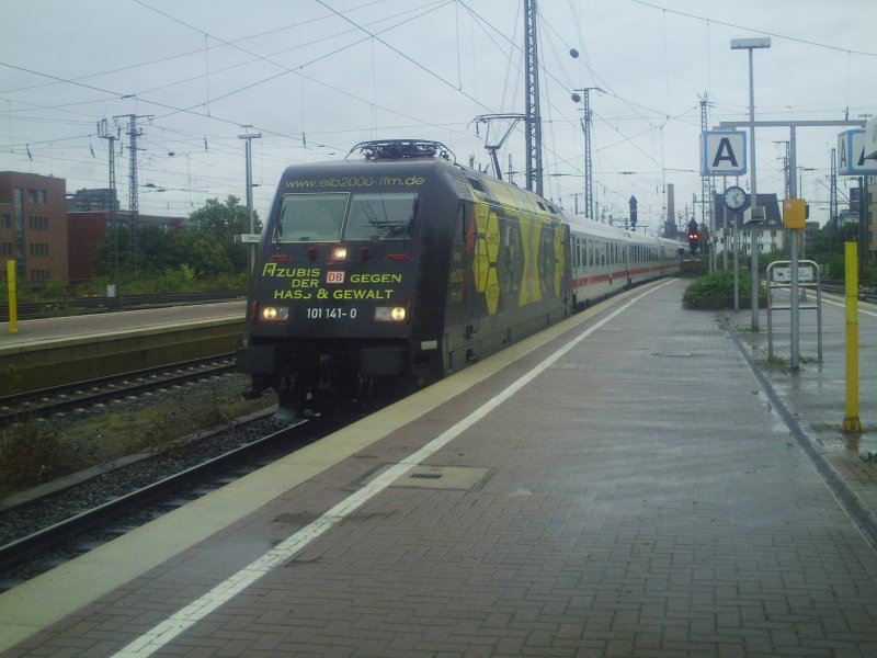 BR 101 141 bei der Einfahrt mit dem IC 2356 auf Gleis 16 am 05.10.2008 im Dortmunder Hbf