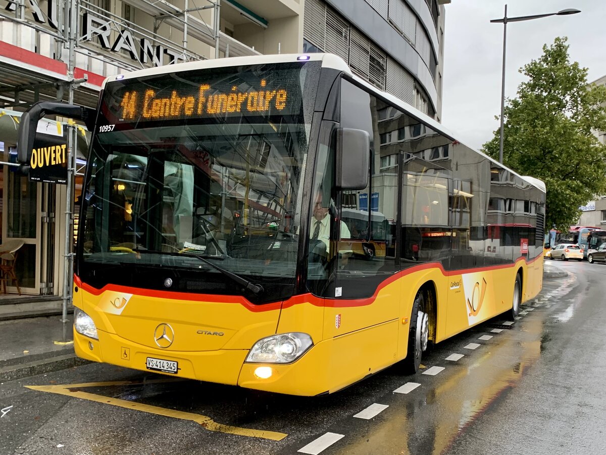 Der MB C2 '10957'  VS 414 345  der PostAuto Regie Sitten am 20.9.21 in Sitten.