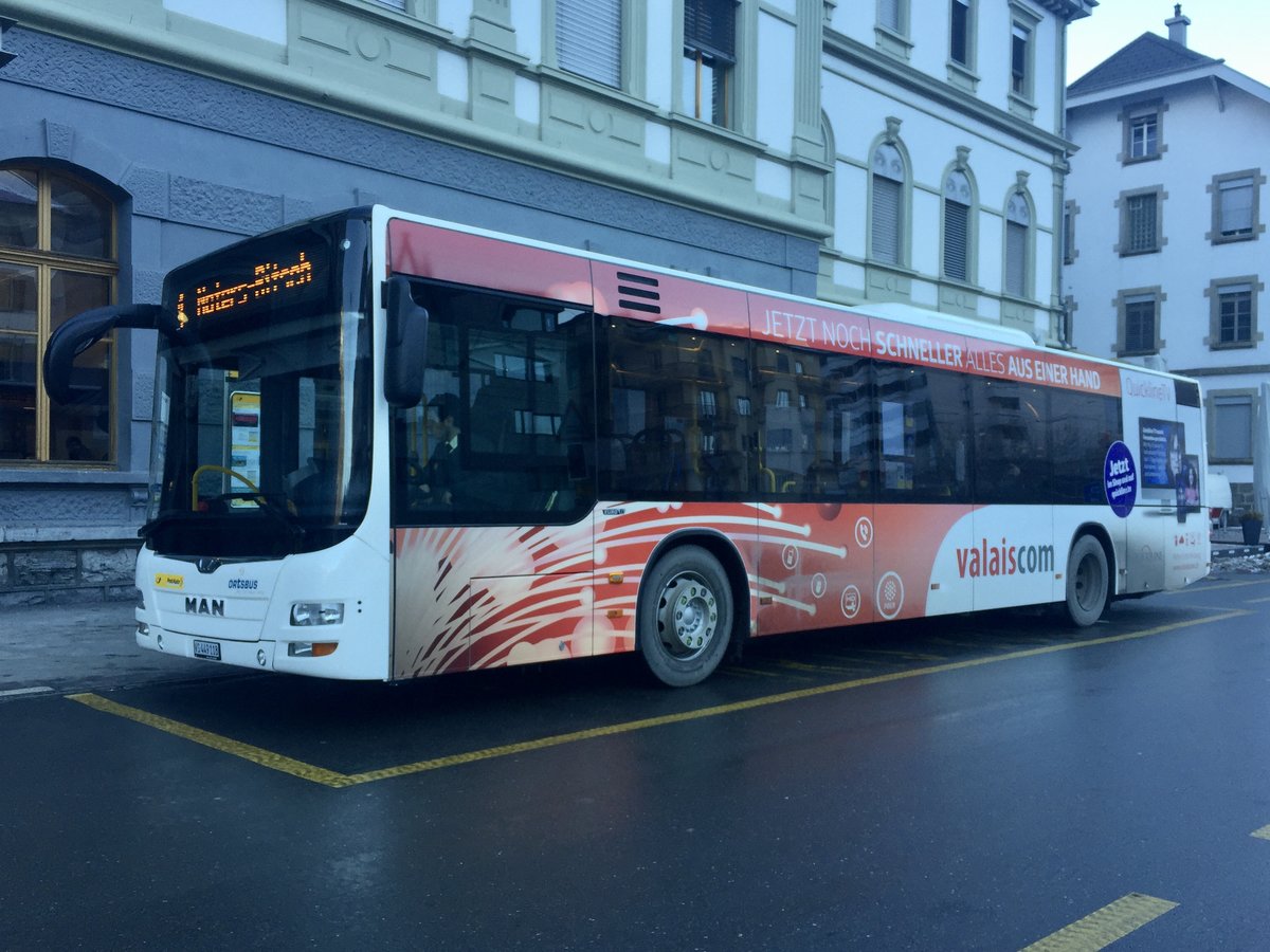 MAN Lions City Ortsbus Brig-Glis am 21.1.17 auf dem Bahnhofplatz Brig. 