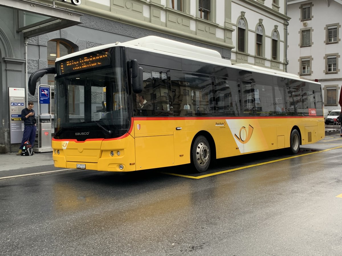 PostAuto EBusco im Einsatz beim Ortsbus am 9.6.20 auf dem Bahnhofplatz Brig.
