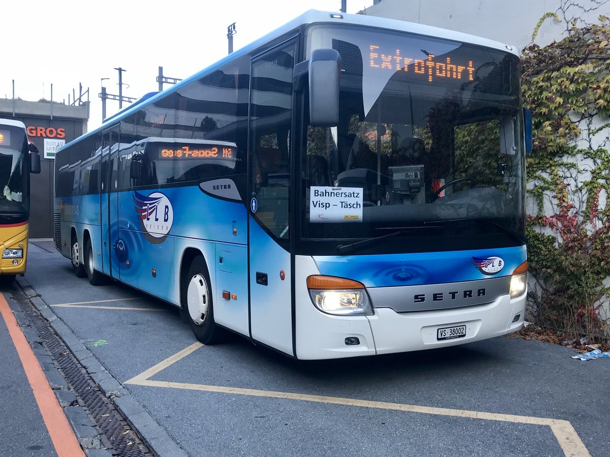 Setra 417 UL der LLB für den Bahnersatz Visp - Täsch am 23.10.18 beim Bahnhof Visp.